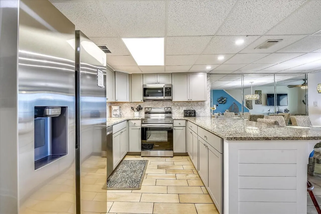 Sugar Beach A6-Lovely 4 Bedroom 3 Bath Condo, Sleeps 11, Free Beach Chairs 2021! Condo Panama City Beach 0*,