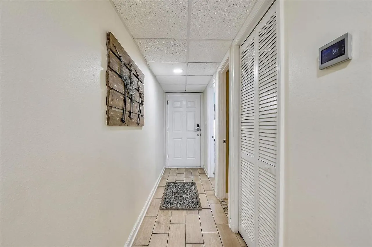 Sugar Beach A6-Lovely 4 Bedroom 3 Bath Condo, Sleeps 11, Free Beach Chairs 2021! Condo Panama City Beach