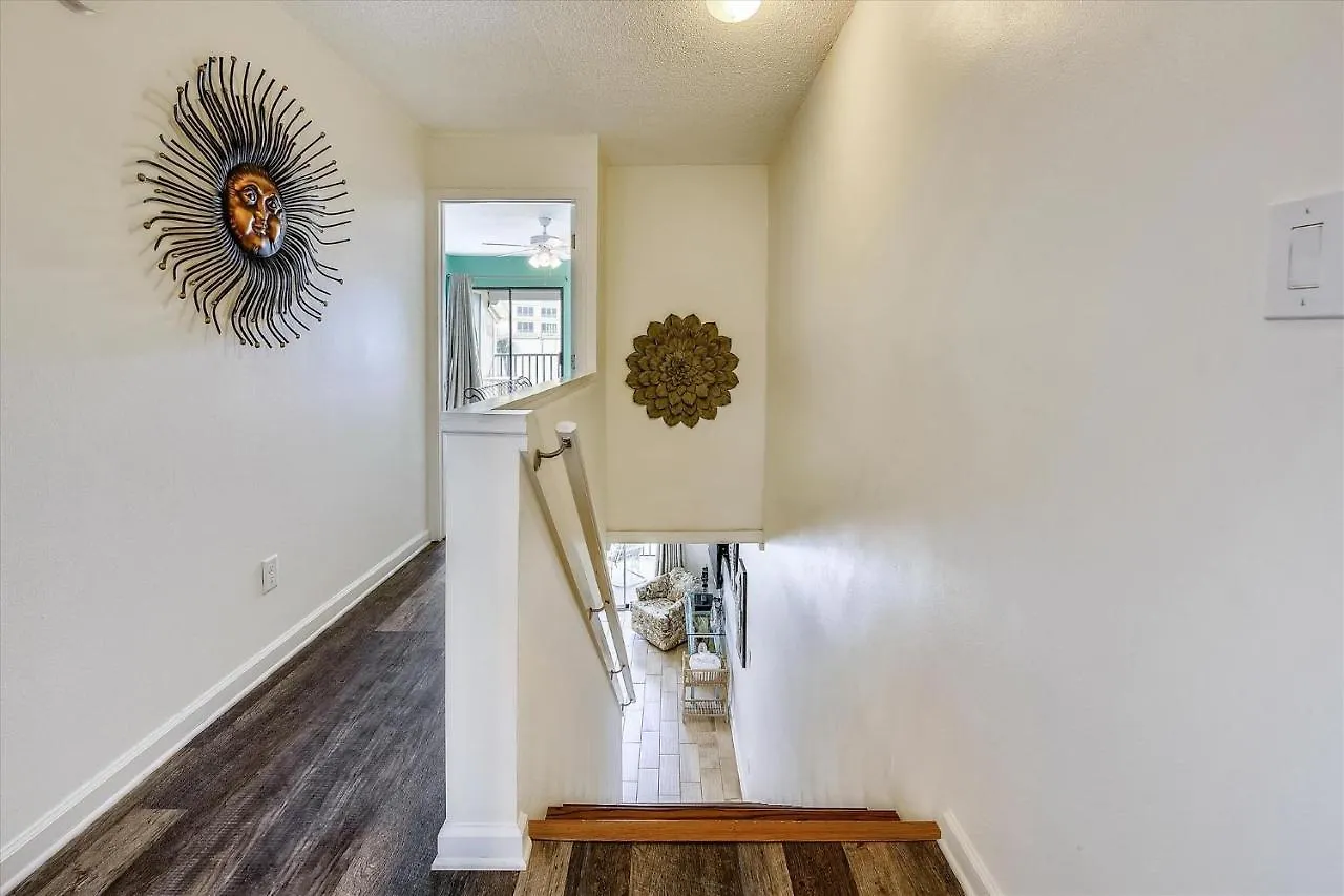 Sugar Beach A6-Lovely 4 Bedroom 3 Bath Condo, Sleeps 11, Free Beach Chairs 2021! Condo Panama City Beach Lägenhet