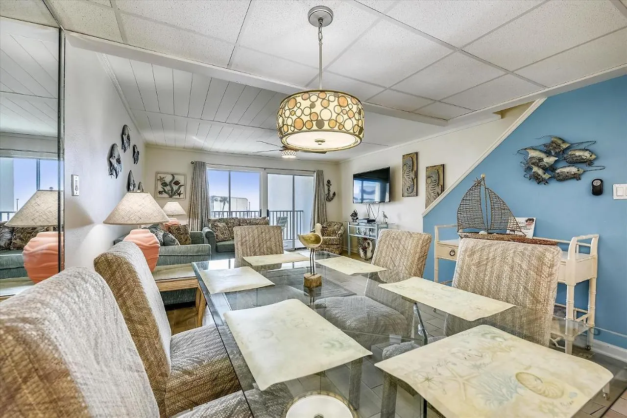Apartment Sugar Beach A6-Lovely 4 Bedroom 3 Bath Condo, Sleeps 11, Free Beach Chairs 2021! Condo Panama City Beach