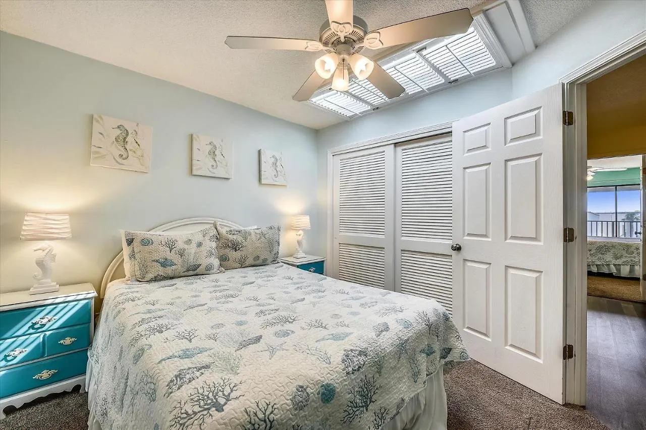 Sugar Beach A6-Lovely 4 Bedroom 3 Bath Condo, Sleeps 11, Free Beach Chairs 2021! Condo Panama City Beach Apartment