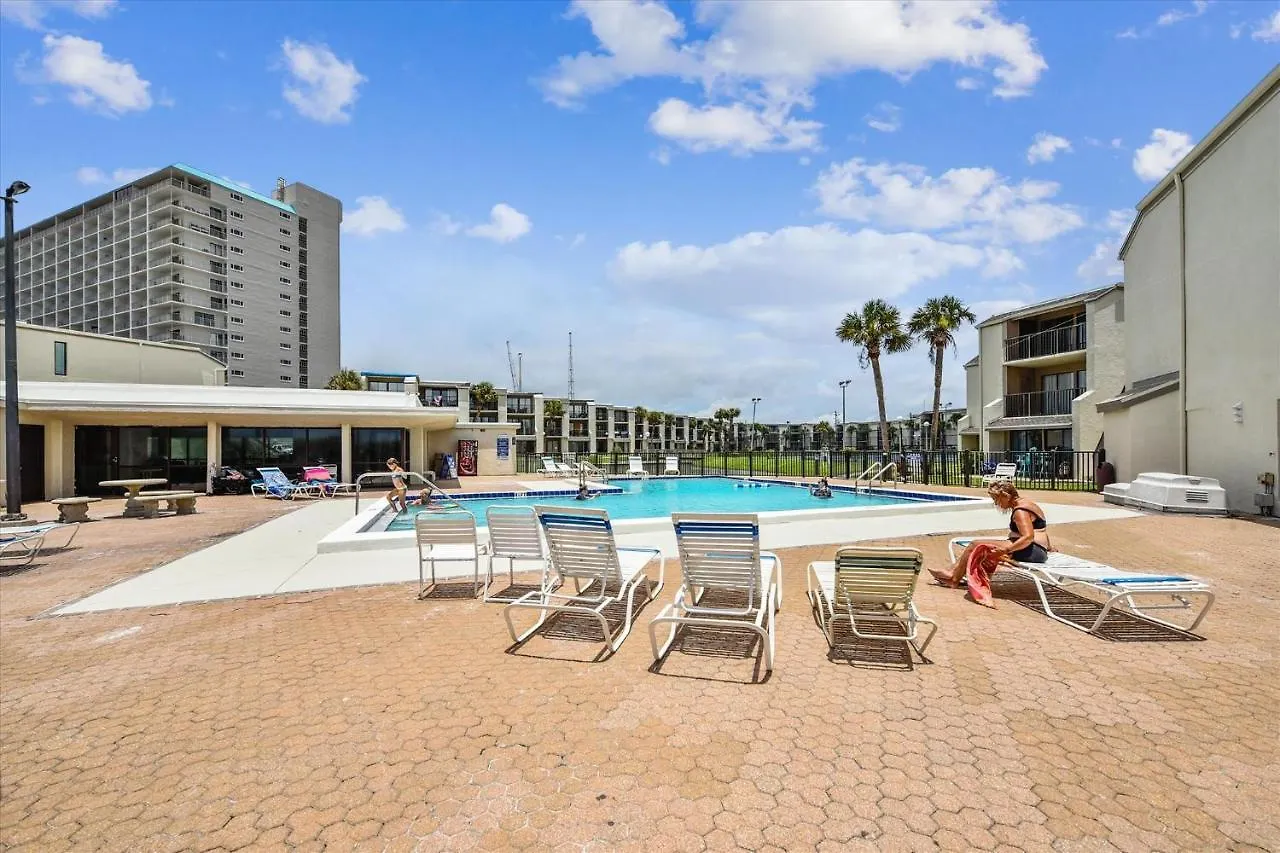 Sugar Beach A6-Lovely 4 Bedroom 3 Bath Condo, Sleeps 11, Free Beach Chairs 2021! Condo Panama City Beach