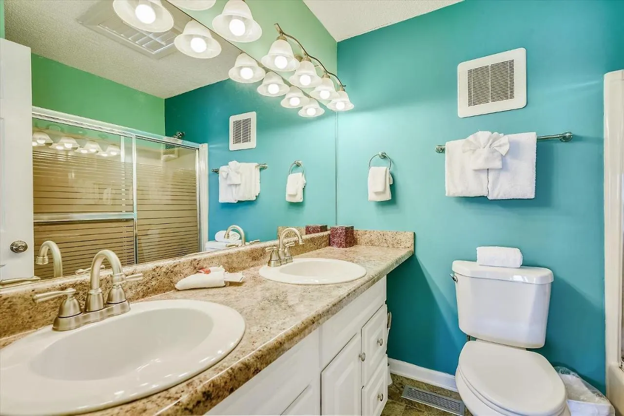 Sugar Beach A6-Lovely 4 Bedroom 3 Bath Condo, Sleeps 11, Free Beach Chairs 2021! Condo Panama City Beach