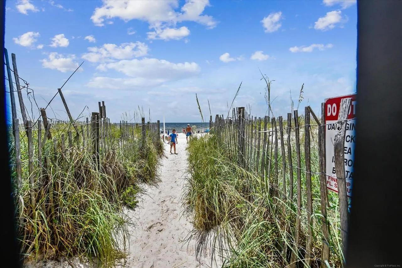 Sugar Beach A6-Lovely 4 Bedroom 3 Bath Condo, Sleeps 11, Free Beach Chairs 2021! Condo Panama City Beach Apartment