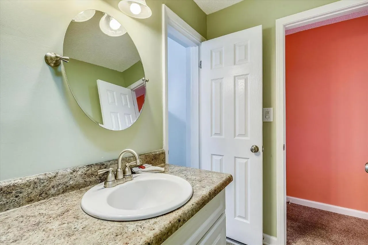 Sugar Beach A6-Lovely 4 Bedroom 3 Bath Condo, Sleeps 11, Free Beach Chairs 2021! Condo Panama City Beach United States
